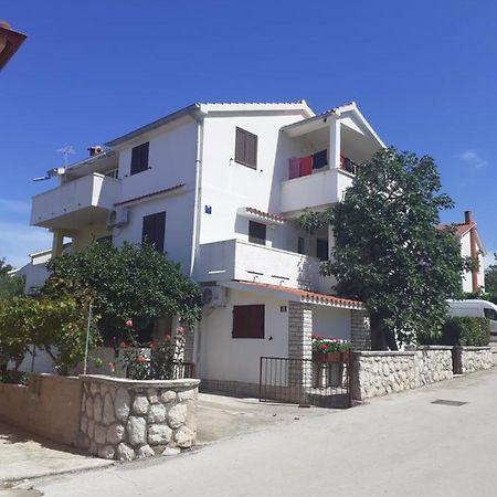 Apartmani Karuza Novalja Exterior foto